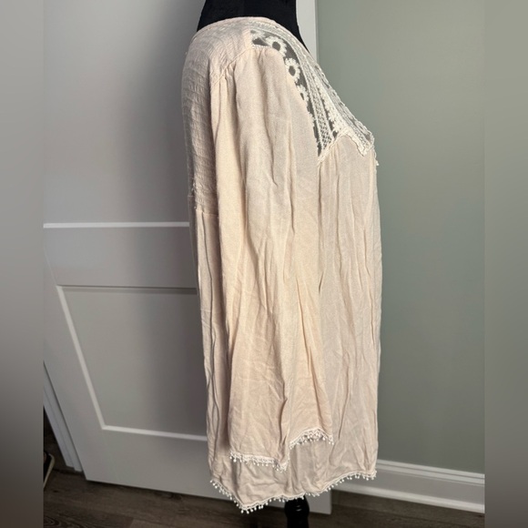 POL Cream Embroidered lace long sleeve flowy tunic top - Picture 3 of 8